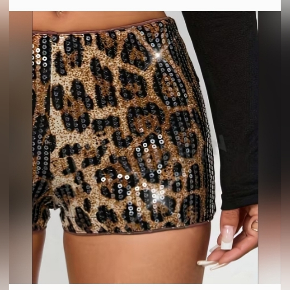 EDIKTED LEOPARD PRINT MICRO MINI SHORTS WITH SEQUINS SIZE XL